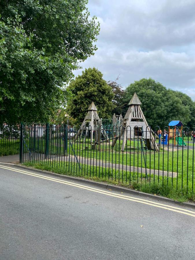 The Warwick - Quaint Victorian Home With Free Parking York Exterior photo